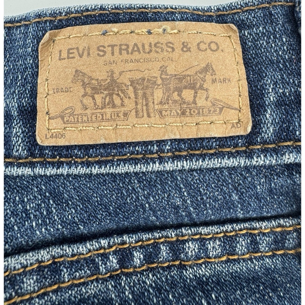 Levi's 529 Women's High Rise Cut Off Blue Denim Shorts Distressed Size 29 / 30W - Picture 3 of 10